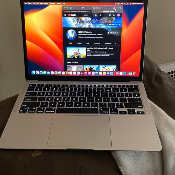 13” MacBook Pro 256gb 2022 edition